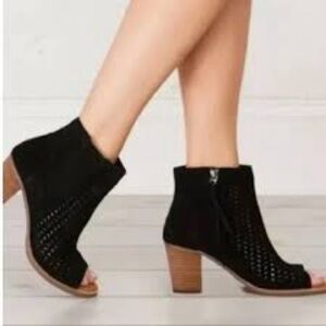 Toms Majorca black perforated suede heels peep toe womens size 6 business casual